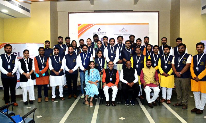 Indian Institute of Democratic Leadership (IIDL), a center initiated by Rambhau Mhalgi Prabodhini (RMP), held the induction ceremony of its sixth batch of Post Graduate Programme in Leadership Politics and Governance on October 7, 2022 at RMP’s Knowledge Excellence Centre campus at Uttan, Bhayander. 31 students from 13 states have joined this batch.