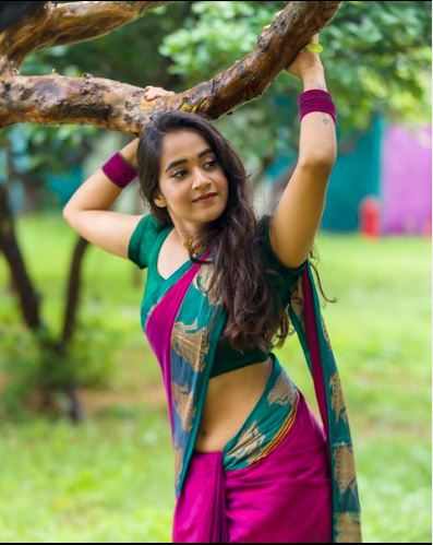 Deepthi Sunaina : r/BeautifulIndianWomen